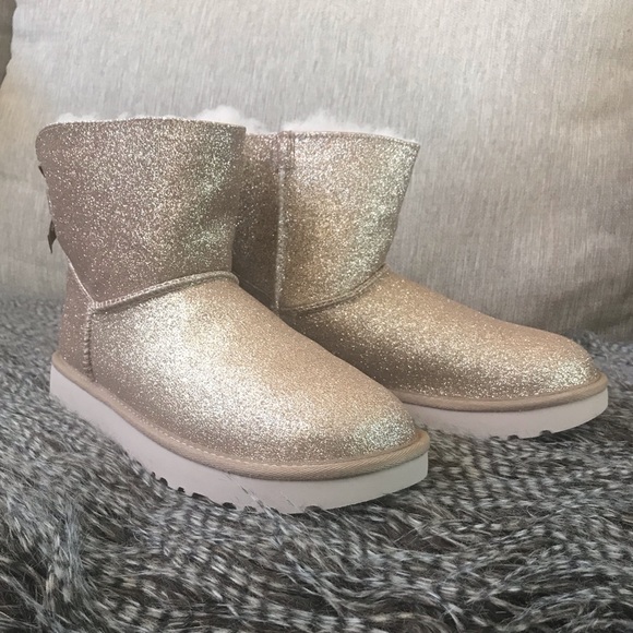 1 Day Sale!⚡️UGG Bailey Bow Sparkle Boots - Picture 4 of 5